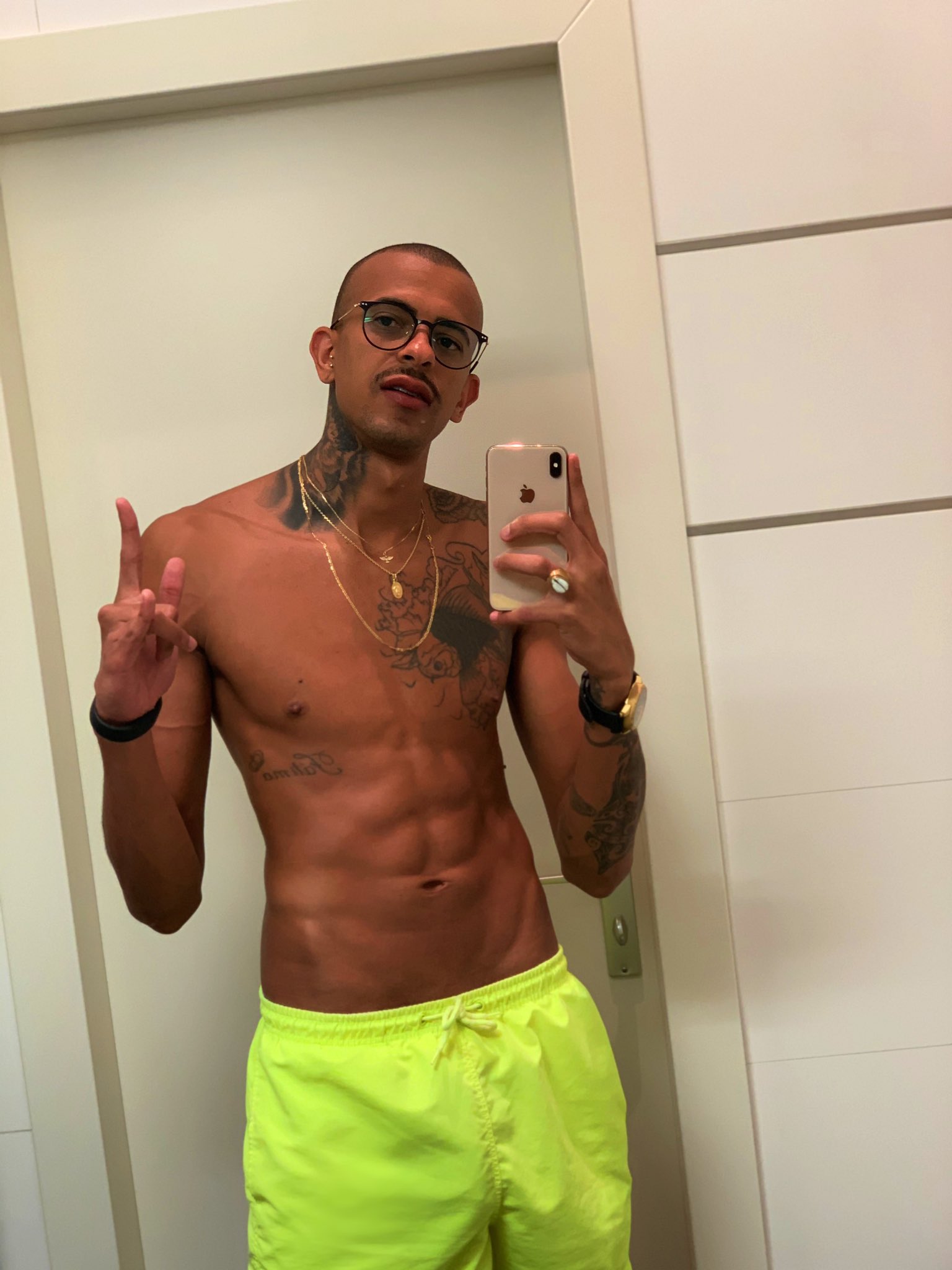TW Pornstars - 1 pic. Eduardo Picasso OFC 🇩🇪. Twitter. era só um biscoito  🍪. 2:52 AM - 12 Jul 2020