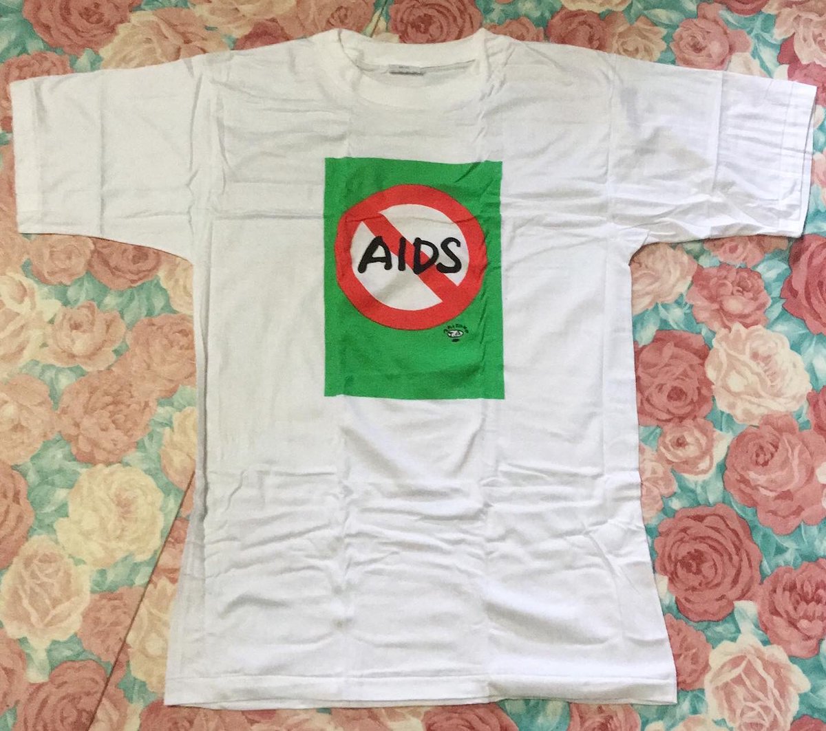 hakuchuum_osaka's tweet photo. 1993
エイズキャンペーン
コンドームボーイ
Tシャツ2種類
デザイン秋山孝
サイズ
肩幅44
身幅47
着丈67
1枚2000円
#AIDS
#エイズキャンペーン
#CONDOMBOY
#秋山孝
#STOPAIDS https://t.co/qFd9otMHxD