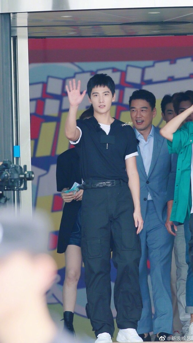 dramapotatoe's tweet photo. #YangYang, #DylanWang, #ChenXuedong, Justin #HuangMinghao, Wang Yanlin, Li Weijia, Nicky Wu, Wang Yaoqing, Cai Guoqing, &amp; Wu Xin spotted filming in Changsha for new Hunan TV variety #元气满满的哥哥 (#TheIrresistible) https://t.co/UlTQdaG1Py