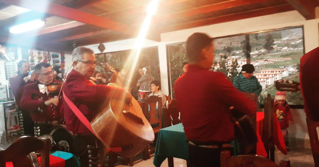MOroyPlata's tweet photo. Tocando en vivo - llevando con nuestro talento alegria para esa persona especial. #merida #venezuela #mariachi #serenata https://t.co/IdyR9KbX70