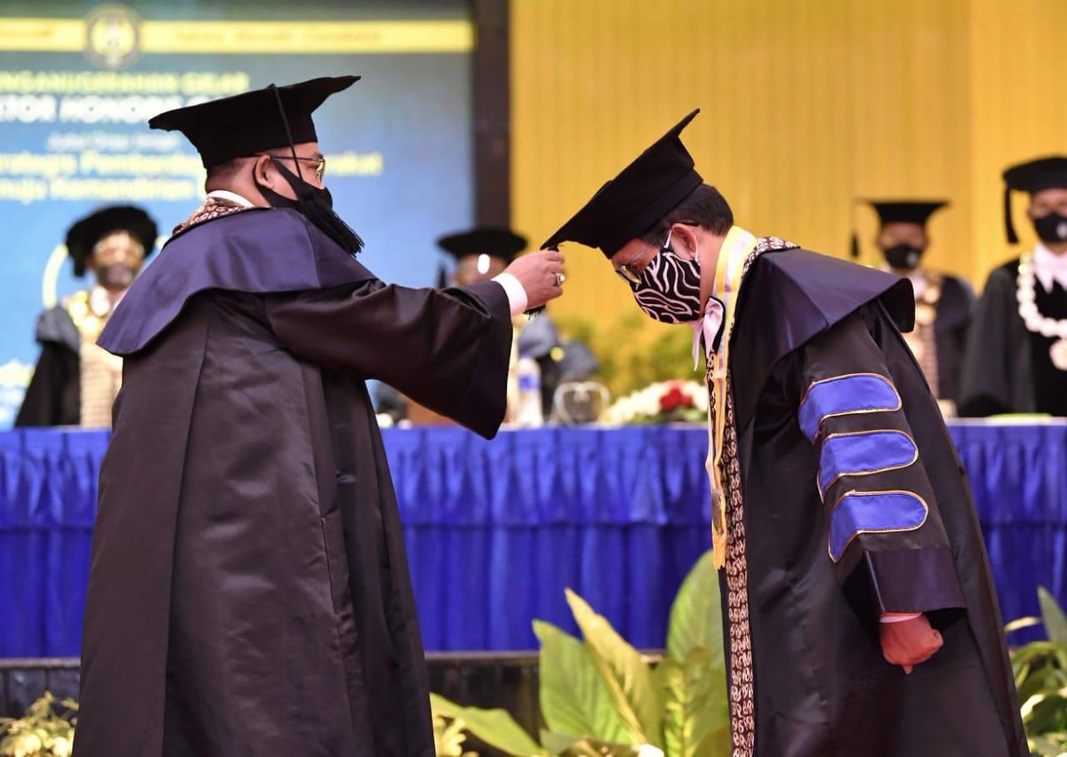 Terima kasih kepada semua pihak yang terlibat dalam proses penganugerahan ini, utamanya para civitas akademik Universitas Negeri Yogyakarta dan Para pegawai di lingkungan Kementerian Desa, PDT dan Transmigrasi.
Terima kasih para #SahabatDesa 
Semoga barokah dan bermanfaat.