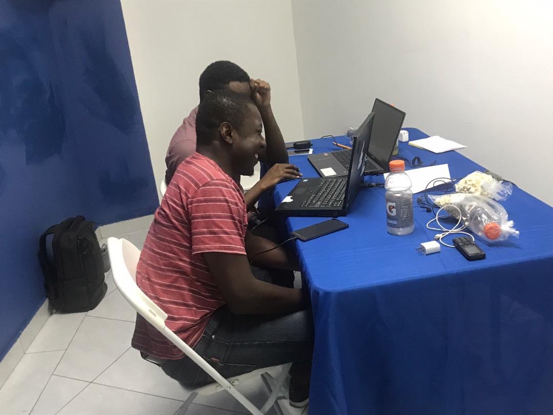 banjHT's tweet photo. Ede nou (ak yon retweet) voye lanmou pou kreyatif ak devlopè sa yo kap bat yon night nan @banjHT aswèa pou yo fè rèv yo tounen reyalite!
Wap gen pou nou dekouvri 5 bèl projè yap kreye yo byento.
Nou espere wap pare pou sipote yo! #CreativeTechLabHaiti https://t.co/NR2lEUBQh4