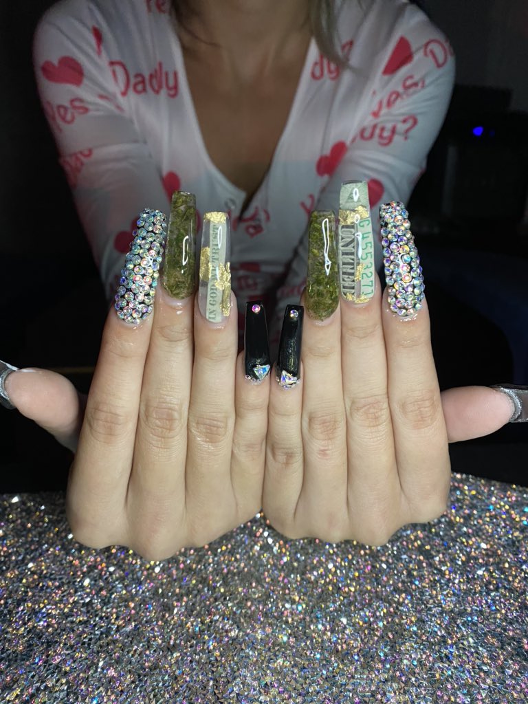 NailTechKayla's tweet photo. Nails By Me Self Taught An I’m Mf Proud The Mf Grind Ain’t Finna Stop ‼️‼️‼️💯💅🏾 #nails #Florida #floridanails #acrylicnails #acrylic #longnails #xlnails #shortnails #xxlnails #extendonails #selftaughtnailtech #nailtech #begginernailtech #Travelingnailtech https://t.co/F4taMLnvp0