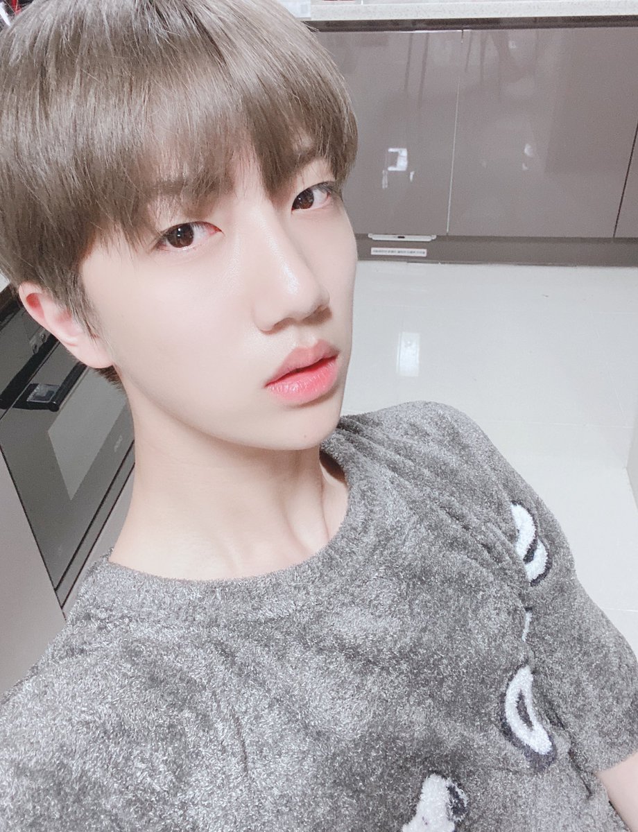 CRAVITY (@cravity_twt) on Twitter photo ์ฌ๋ฌ๋ถ!!! ์๋ฝใ
์ฌ๋ฌ๋ถ๊ป ๋ฎค๋น ๋นํ์ธ๋๋ก ๋จธ๋ฆฌ ์ผ์ํ๋ค๊ณ ์๋ํ๊ฒ ์ด์ ๊ฐ์๋ฐ ์ ํฌ ๋ค์ ์ผ์ํ์ด์ฉใ
์์ด์ธ๋ฆฌ๋์??ใ
๋จธ๋ฆฌ๊ฐ ๋ฐ๋๋๊น ์ง์ง 1๋ฒ์งธ ํ๋์ด ๋๋ฌ๊ตฌ๋ ์ถ๋ค์,,,์ฌ๋ํด์ฌ ๋ฌ๋นํฐ๐ #์์ง #์ ๋ชจ #์งํํ๋ค์ ์ฌ๋ฌ๋ถ!!! ์๋ฝใ
์ฌ๋ฌ๋ถ๊ป ๋ฎค๋น ๋นํ์ธ๋๋ก ๋จธ๋ฆฌ ์ผ์ํ๋ค๊ณ ์๋ํ๊ฒ ์ด์ ๊ฐ์๋ฐ ์ ํฌ ๋ค์ ์ผ์ํ์ด์ฉใ
์์ด์ธ๋ฆฌ๋์??ใ
๋จธ๋ฆฌ๊ฐ ๋ฐ๋๋๊น ์ง์ง 1๋ฒ์งธ ํ๋์ด ๋๋ฌ๊ตฌ๋ ์ถ๋ค์,,,์ฌ๋ํด์ฌ ๋ฌ๋นํฐ๐ #์์ง #์ ๋ชจ #์งํํ๋ค์