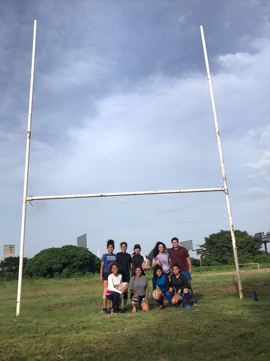 ClubUlua's tweet photo. Después de 3 meses de inactividad, las Ulúas se reúnen para ejercitar el cuerpo en entrenamientos físicos, respetando las medidas de seguridad de higiene recomendadas previas, durante y posteriores al encuentro. Evitando el contacto y la permanencia https://t.co/OtrN9Nvm0O