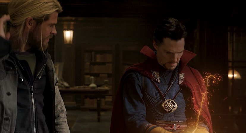 MCUMarvels's tweet photo. i’ll always love the fact that Doctor Strange was in Thor Ragnarok https://t.co/CDDFdo6Cih