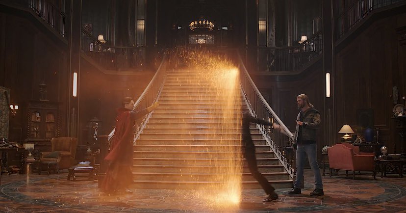 MCUMarvels's tweet photo. i’ll always love the fact that Doctor Strange was in Thor Ragnarok https://t.co/CDDFdo6Cih