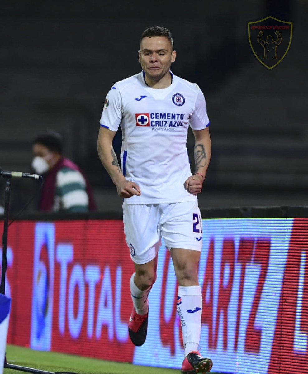 Apasionados5's tweet photo. Es una MAQUINA 🚂🚂
•
•
Lo del cabecita es descomunal, tiene de cliente al America y es el lider de este cruz azul.
•
•
•
•
#cabecita #cruzazul #clientazo #goleador #maquina #celeste #america #copagnp #copagnpporméxico https://t.co/IjbUgYRCxZ