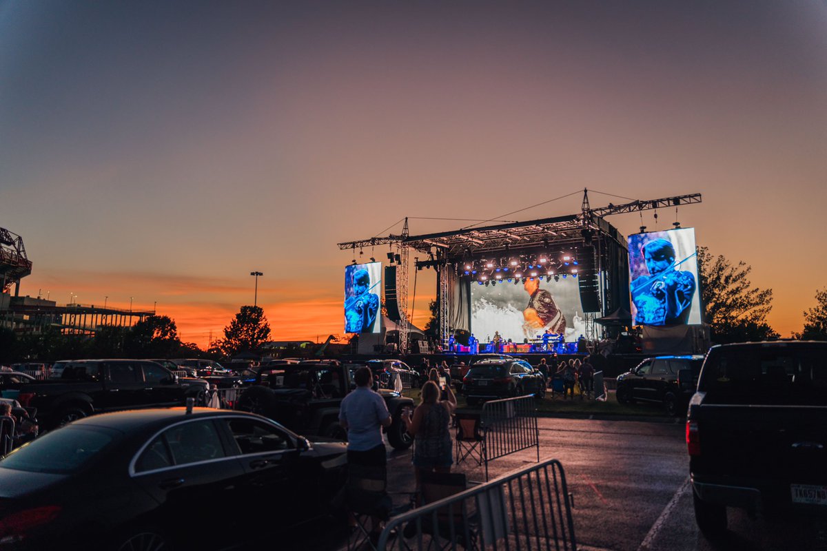 BradPaisley's tweet photo. Live music will live on. We will beat this virus. Thank you Nashville for being there for us tonight, and for letting us be there for you, in a strange new way. #nashvillestrong #livefromthedrivein https://t.co/itS5HYuxLq