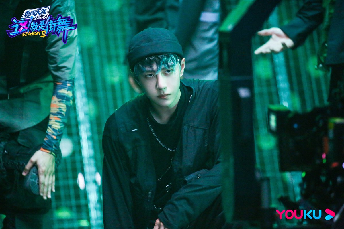 wangstory17's tweet photo. 200712 Street Dance weibo update

TIME📷
มีเพียงคุณเท่านั้นที่ทำมันได้กับแฟชั่นสุดคูล · หวังอี้ป๋อมาแล้ว!  สายถักเปียสีเขียวอมฟ้าพร้อมจี้เงินสีเทามันดูทั้งเท่ทั้งสง่างามได้แต่พูดประโยคนี้ซ้ำแล้วซ้ำอีก
Captian Yibo killing part!

#หวังอี้ป๋อ #王一博 #WangYibo https://t.co/nW2ibi2XII