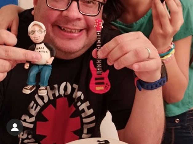 EPeluchesKids's tweet photo. Torta bajo musical #guaco #bassplayercake #tortamusical #musiccake #reposteriacreativa #talentovenezolano #fondant #fondantcake #bolos #tartas #reposteriacaracas #tortascaracas #tortasbaruta #tendencia2020 #tortasdecoradas #GuacoEsVenezuela https://t.co/gmMkPN6AHv