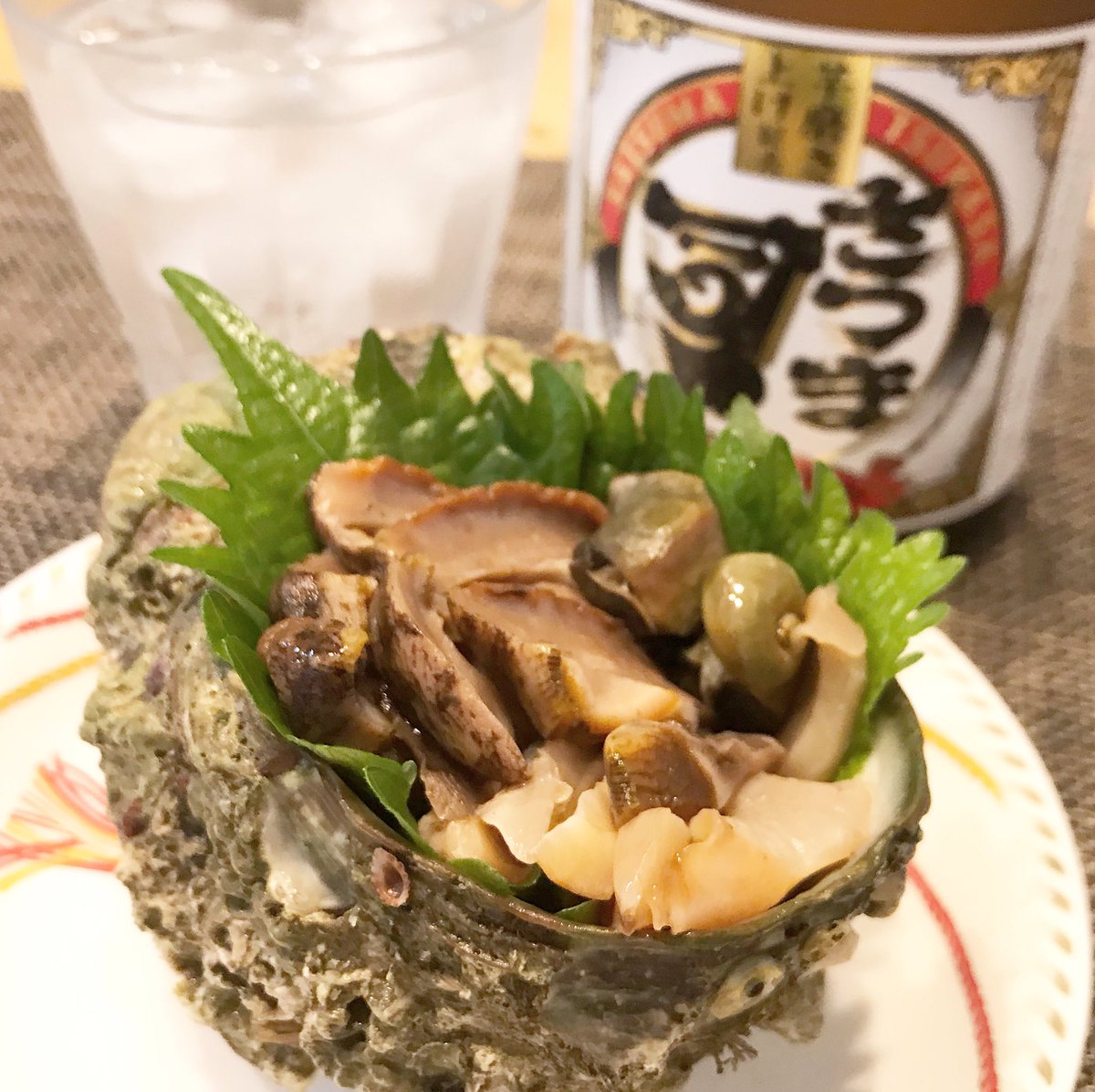 ビール好きのサラリーマン On Twitter Sat Jul 11 スーパーの魚屋さんで目についたサザエ 無性に捌きたくなり 大きなのを１個買い 刺身にしました 彡 家飲み 晩酌 食卓 乾杯 サザエ刺身 すべてはうまいのために ツイッター晩酌部