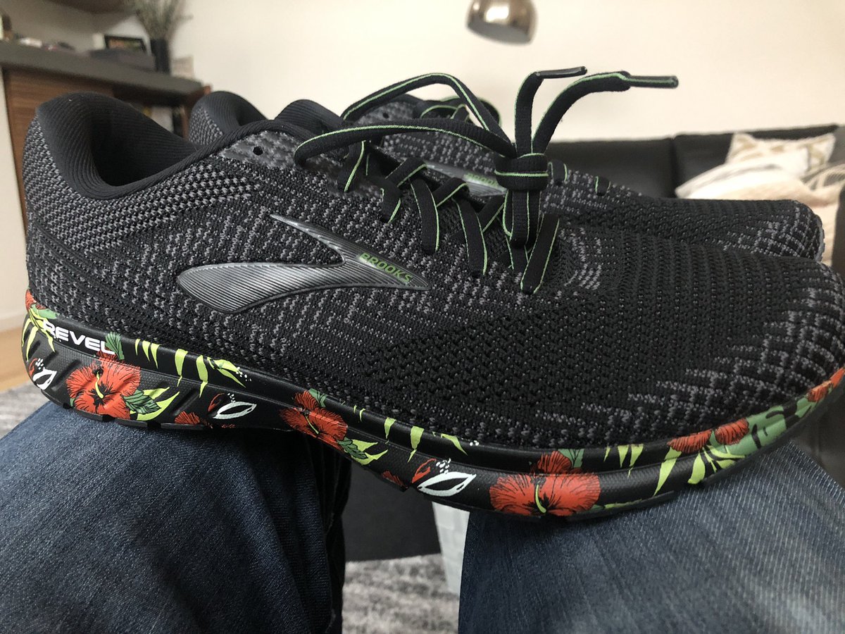 chip_setzer's tweet photo. Well well @brooksrunning love what showed up today...#revel3 #islandvibes https://t.co/aG4KEZ7BHg