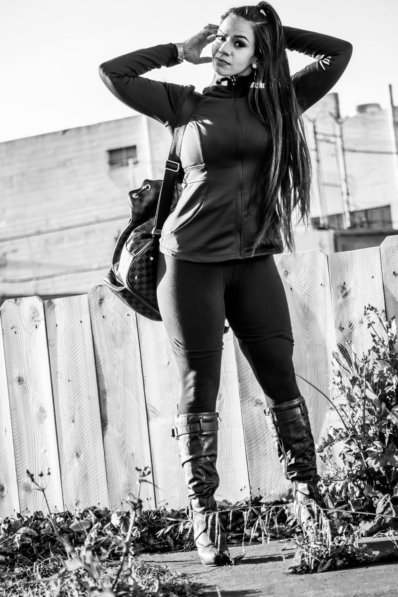 Stielo_Ent's tweet photo. My 3rd shoot with this model was blacked out fashion/ coronavirus themed!! As usual , she killed the shoot! #eccentricdigitalmedia #canonM50 #Corona #lompoc #models805 #805models https://t.co/xl4LpKJhnp