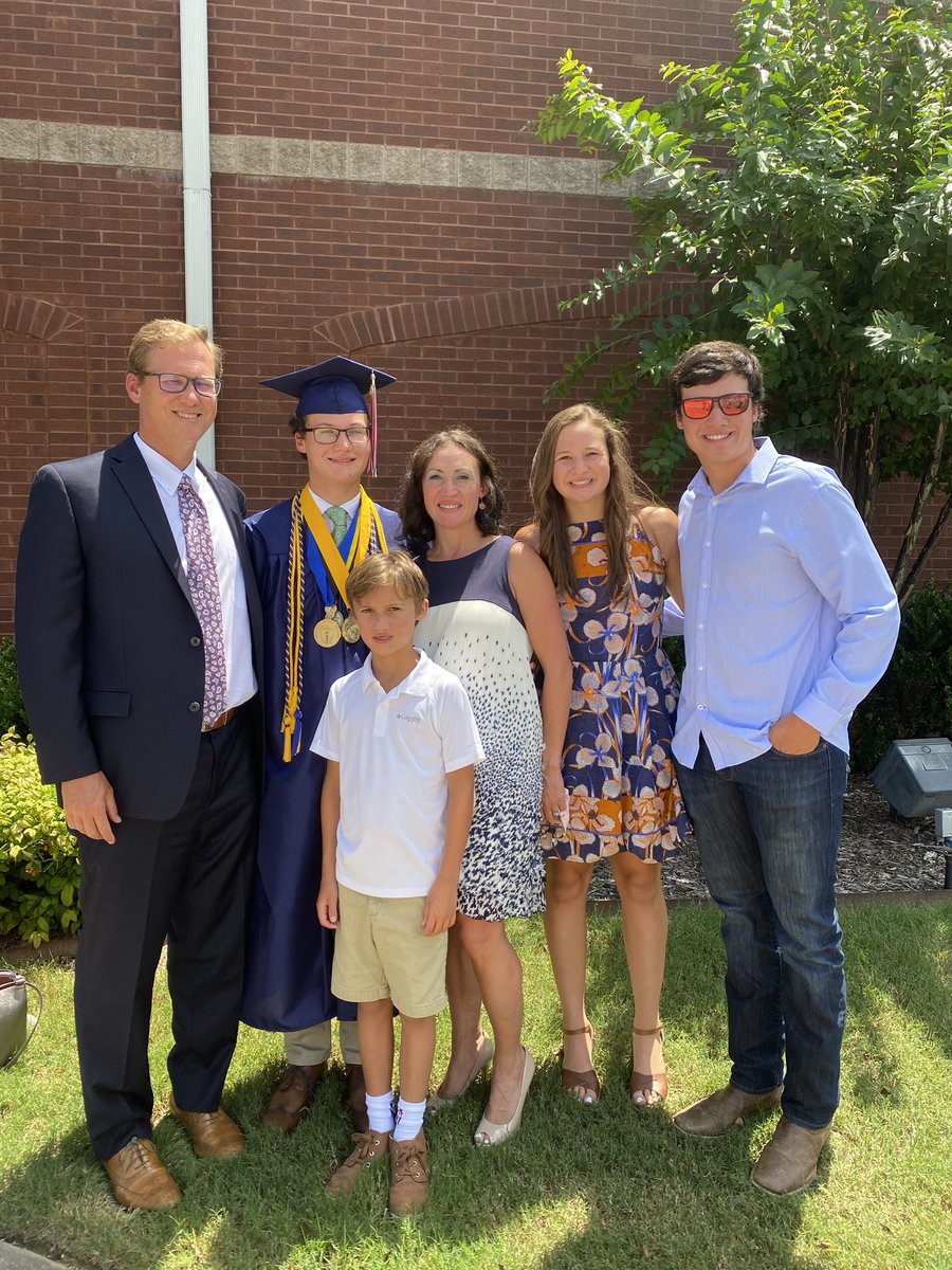 3wdw's tweet image. Valedictorian Thomas 2020 Conway Christian School. I am so proud of Thomas, his classmates, and our school. Today was a good day! 
Exodus 20:20 (#hardingbound #hardinguniversity)