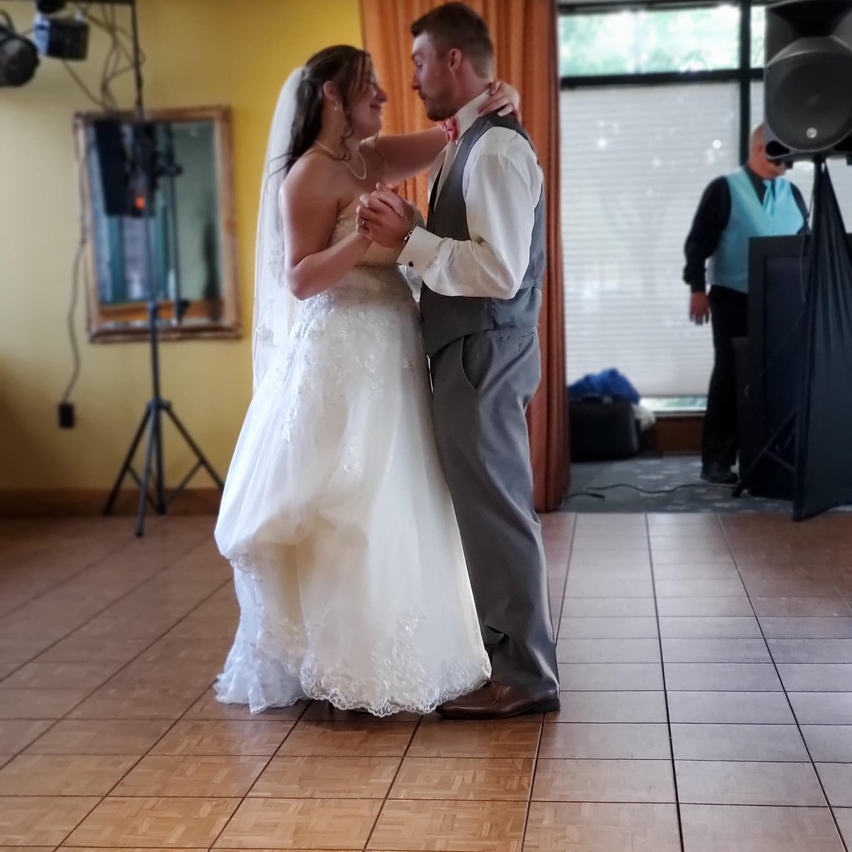 comer825's tweet photo. Officially Mr &amp; Mrs Gallo 💗 https://t.co/h2lDbu0jpt