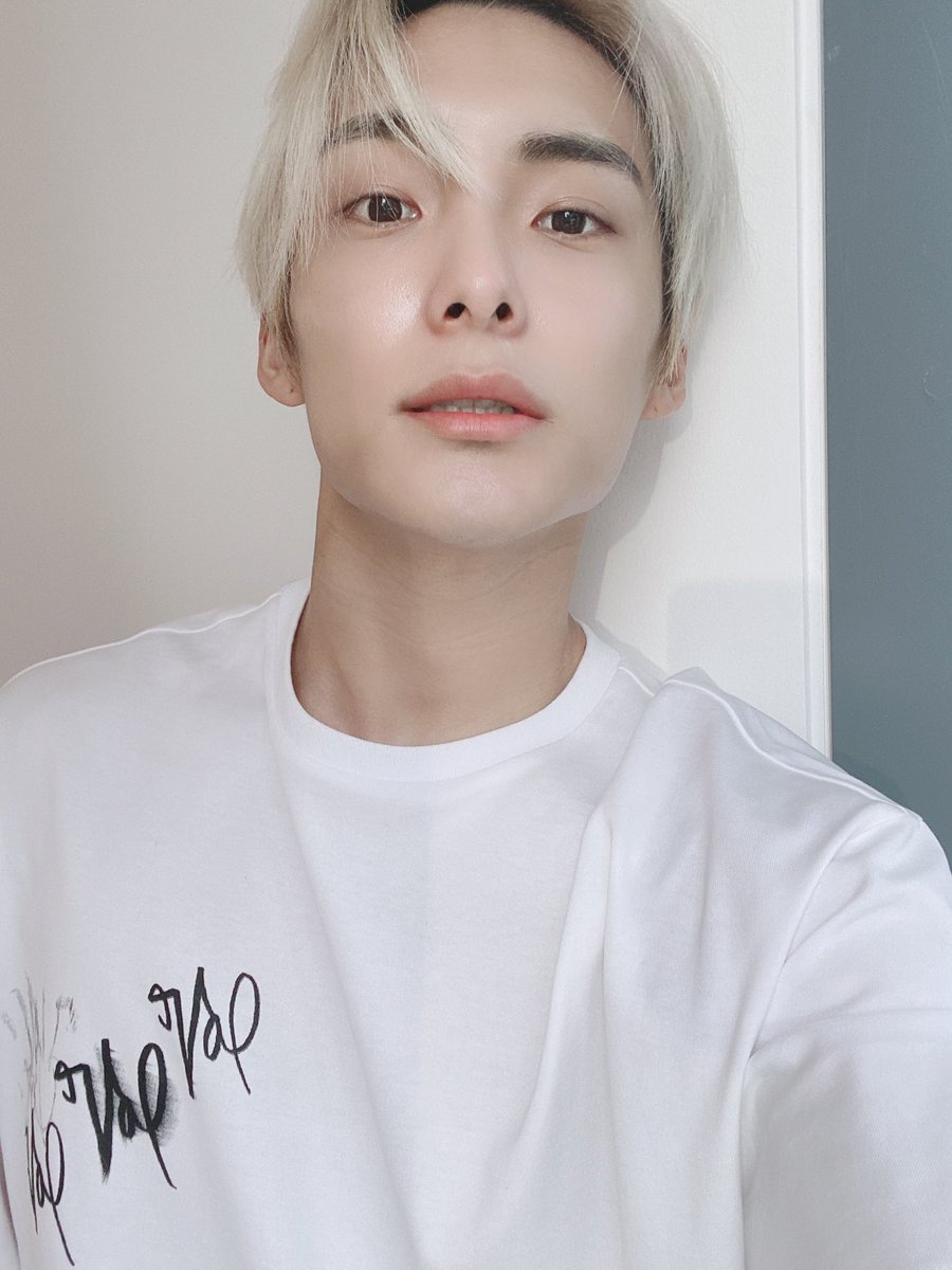 official_ACE7's tweet photo. [#에이스_준]
준비하시고 쏠 준비~~🤍.🤍
초이들 오늘이 진짜 두근두근하는 날입니다.
얼마 안 남았어요. 조금만 기다려줘
우리 초이스🤍🤍🤍🤍
#ACE #에이스 #CHOICE #초이스 https://t.co/8H1q5pfLtF