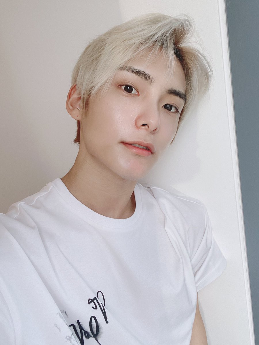 official_ACE7's tweet photo. [#에이스_준]
준비하시고 쏠 준비~~🤍.🤍
초이들 오늘이 진짜 두근두근하는 날입니다.
얼마 안 남았어요. 조금만 기다려줘
우리 초이스🤍🤍🤍🤍
#ACE #에이스 #CHOICE #초이스 https://t.co/8H1q5pfLtF