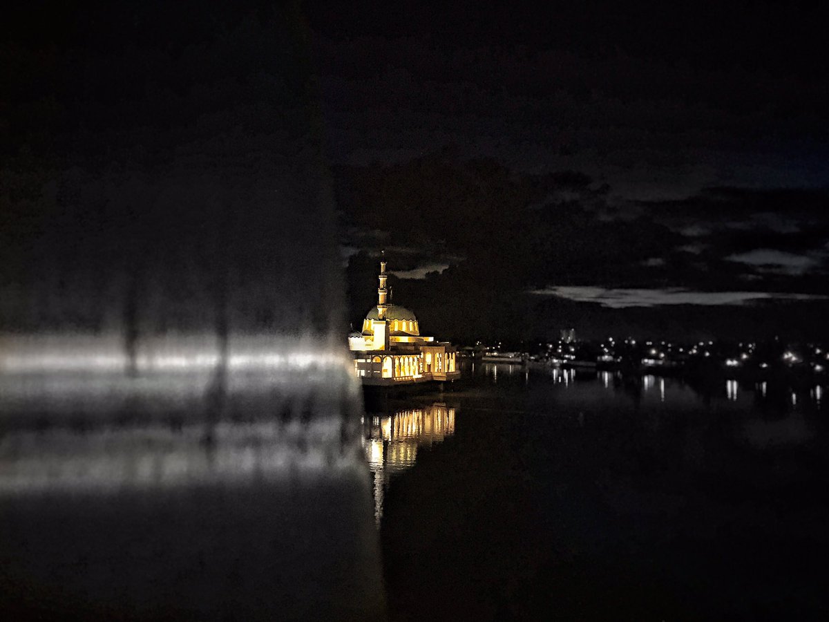 sephhaini's tweet photo. Kuching last night ❤️ https://t.co/01rK4CkpsD