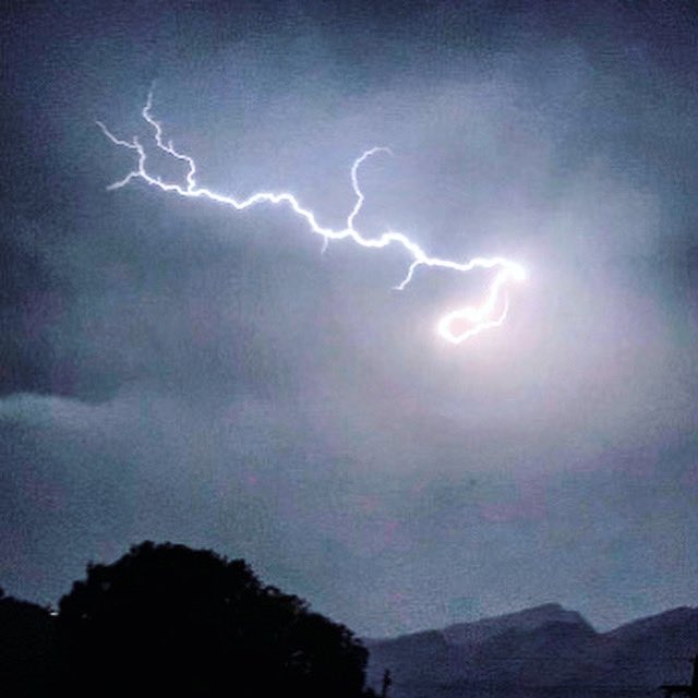 Lightning strike over the #Catalinas tonight. #tucsonmonsoons #tucson #soundandlightshow #tucsonmonsoon #monsoon
