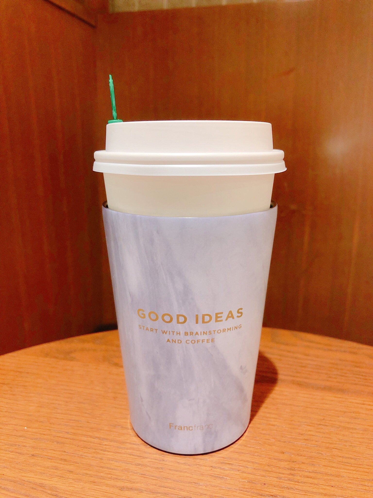 あぽ 感染対策でスタバがマイタンブラーに入れられなくなってしまったので 最近はfrancfrancさんのサーモタンブラーを使ってます べんり ホットグランデでちょっと飛び出る感じ トールだとピッタリサイズくらい アイスもいつも冷たくて持つの