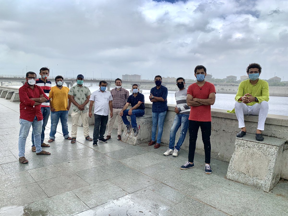Nature chose to give a beautiful background to our #TwitterDost Meetup Picture. So glad to have met all of you in person. 😊

Look forward to such more meets.