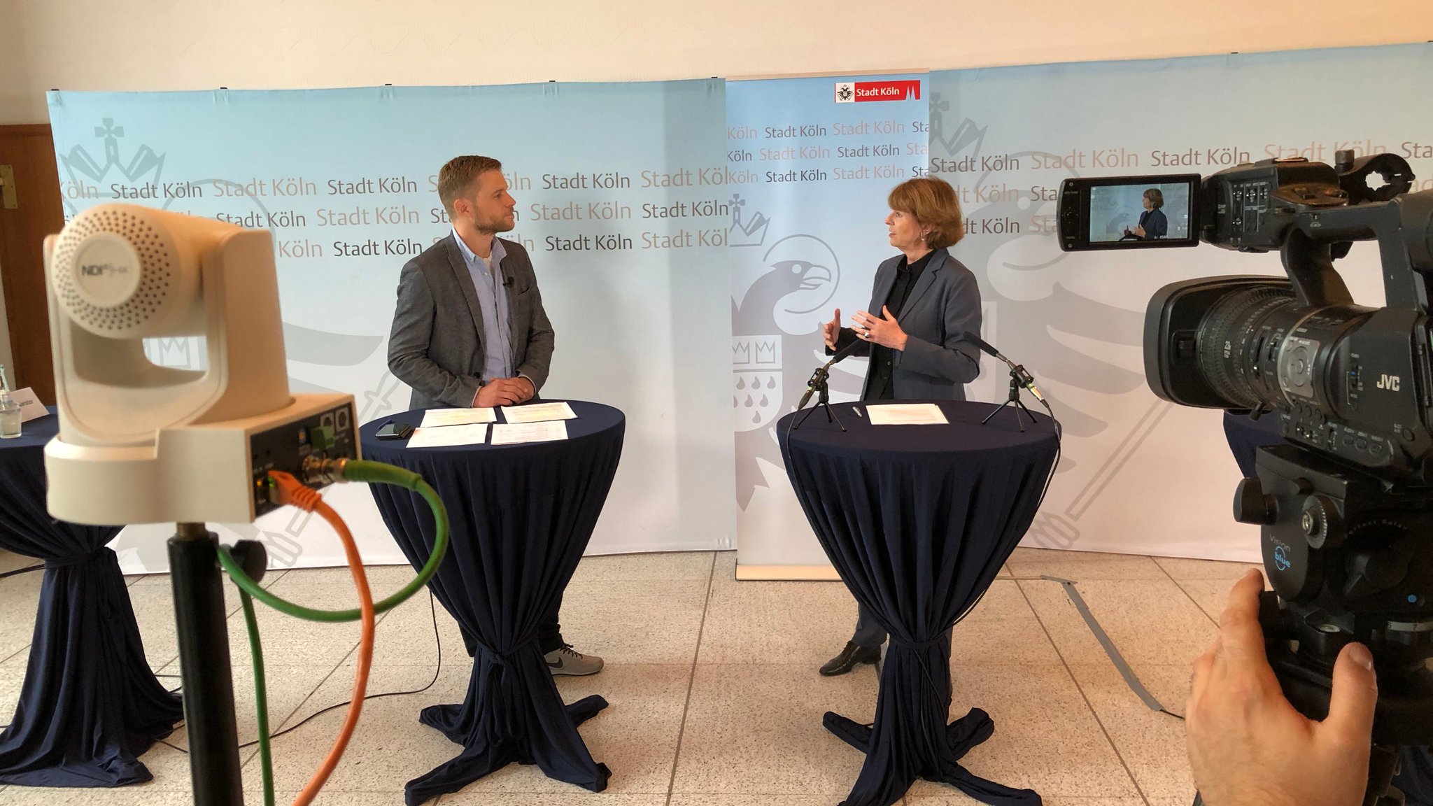 Stadt Koln Was Wunscht Ihr Euch Fur Ehrenfeld In Den Bereichen Wohnen Umwelt Und Kultur Am Dienstag Konnt Ihr Eure Ideen Oberburgermeisterin Henriette Reker Im Livestream Direkt Mitteilen Meldet