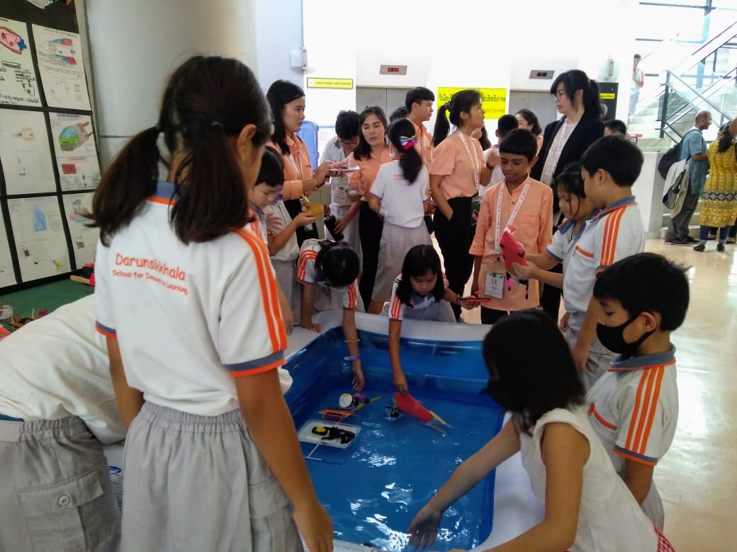 AMRITAedu's tweet photo. Maker Education & teaching robotics to school students - Our @2econdFoundatn & a team of school students went to attend the #FablearnAsia at Thailand in Jan'20. This is 10 yr old Thajus from Amrita Vidyalayam after he presented his vaccum cleaning robot,Vacro. https://t.co/veaj574S2N