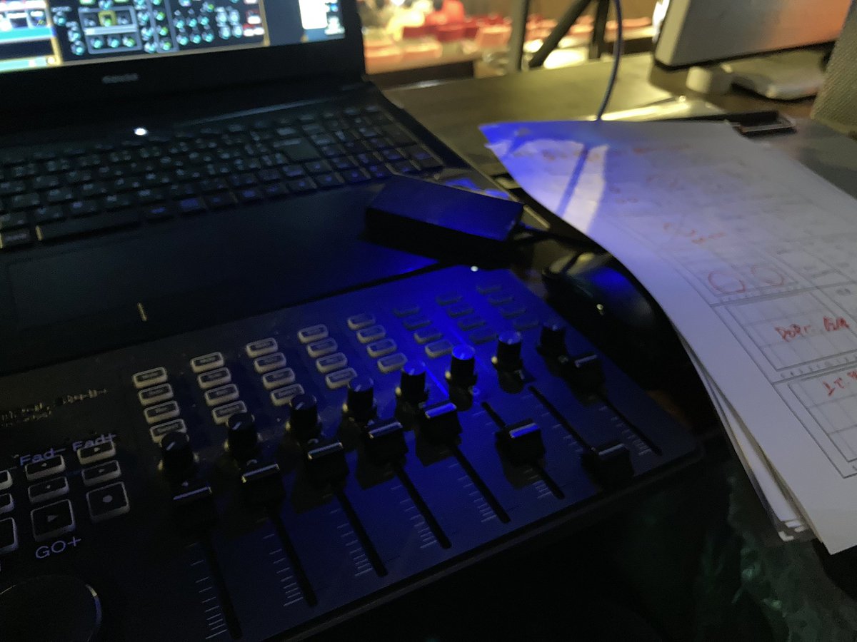 おどらぼ@世界館　3ステ目、間もなく開演。3ヶ月ぶりの照明仕事。オペの体力集中力を取り戻さねば、、、