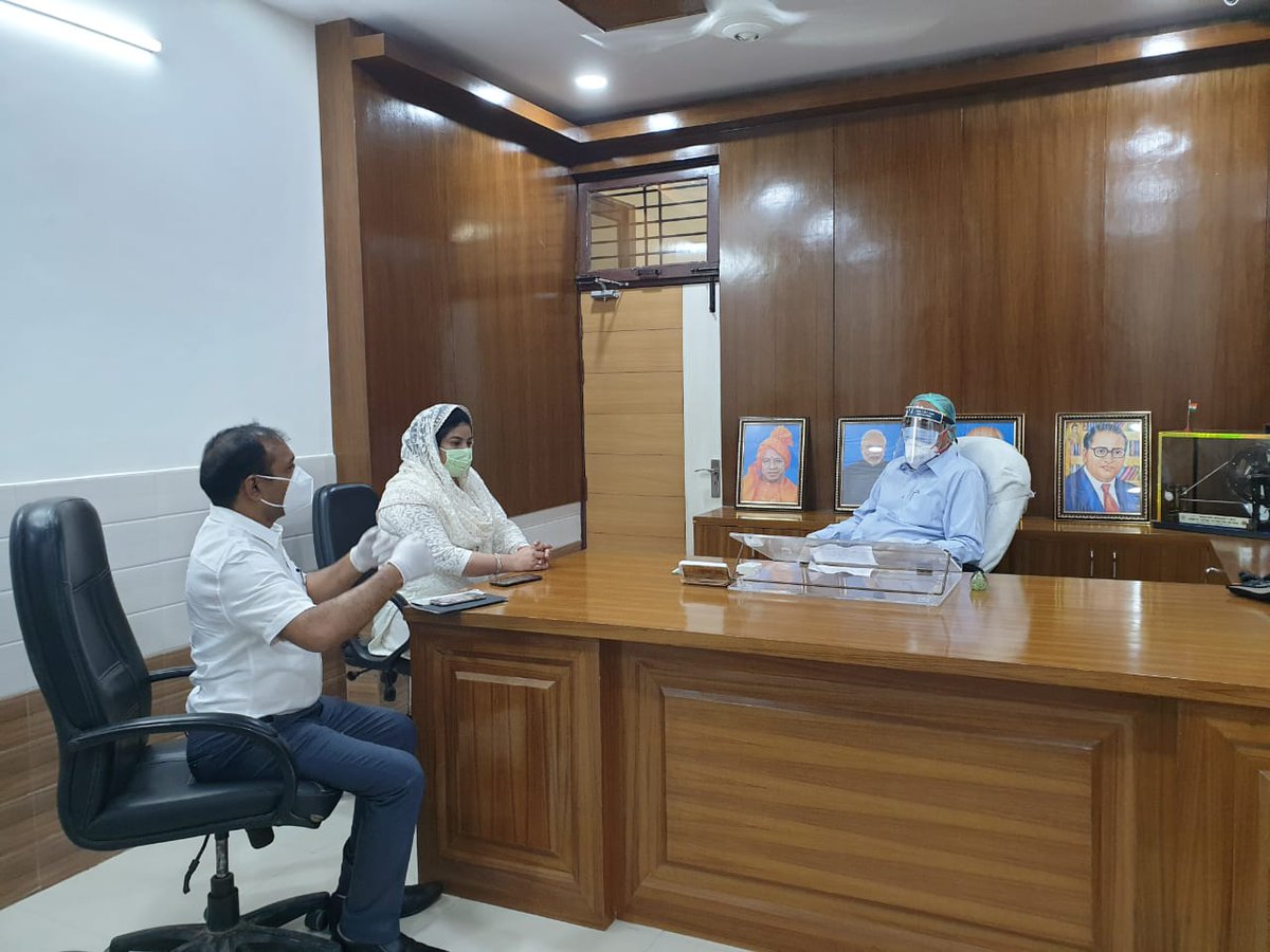 आज जिलाधिकारी महोदय द्वारा नगर पालिका परिषद खोड़ा-मकनपुर
की सफ़ाई ,सैनेटाइजेसन संचारी रोग की रोकथाम हेतु की जा रही कार्रवाइयों का ,मौक़े पर पहुंचकर निरीक्षण किया,सभी व्यवस्थाएं उम्दा पाई गई ,जिसके लिए पालिका के अधिकारियों की प्रशंसा की गई ।
#CMOfficeUP #SwachhBharat