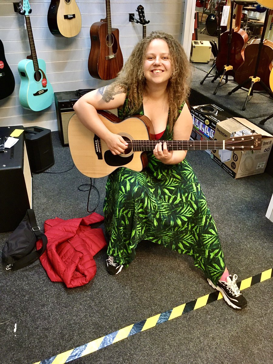KonsMarija's tweet photo. With my new electro acoustic guitar. @richtonemusic https://t.co/RgnQaen7KE