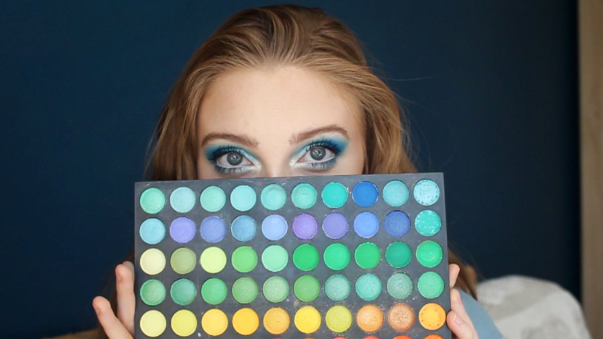x_geobrown's tweet photo. New video has just gone live! It’s a chatty blue eyeshadow tutorial! I hope you enjoy!💙 
.
.
.
.
.
#makeuptutorial #makeuplooks #blueeyeshadow #chattyvid #newvideo https://t.co/zdiXhExvvz