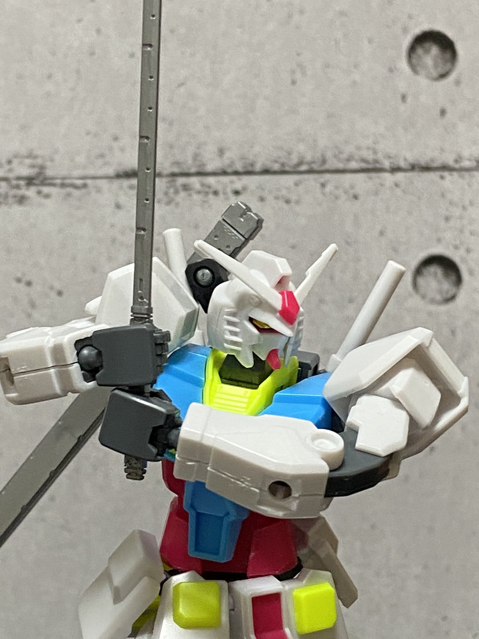 Sus304 ソフビのマエストロ ガンプラの画像貼るとrtされると聞いて ガンプラ好きな人と繋がりたい ベースガンダム にsevenのスペシウムブレードを持たせてみました アストレイの武器に日本刀があるので ガンダムが刀を使うのは違和感がありませんね