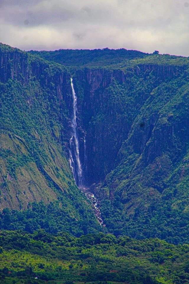 Vie_matongo's tweet photo. Some unique places in Zimbabwe 🇿🇼🇿🇼🇿🇼. Mutarazi falls. Isn't this amazing? https://t.co/jndGcFYWD9