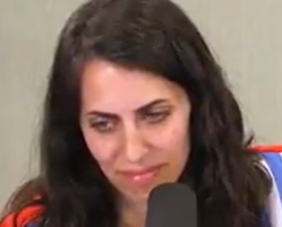 KrisDecker19's tweet photo. @Bowblax Hila when she see @Leafy ass be like: https://t.co/bvnMY2zbLp