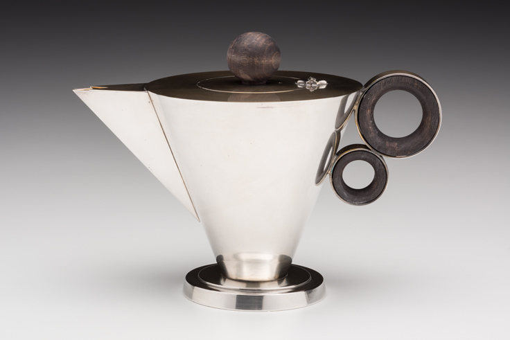 womensart1's tweet photo. German designer Margarete “Grete” Marks, Teapot ca. 1928 #womensart https://t.co/prl2i5W9OD