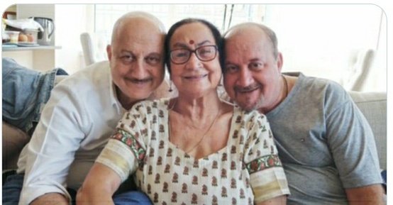 .@AnupamPKher tests negative for COVID-19, his mother, brother #RajuKher, sister-in-law and niece test positive

#COVID__19 #AnupamKher 
Pray for all members 🙏🙏