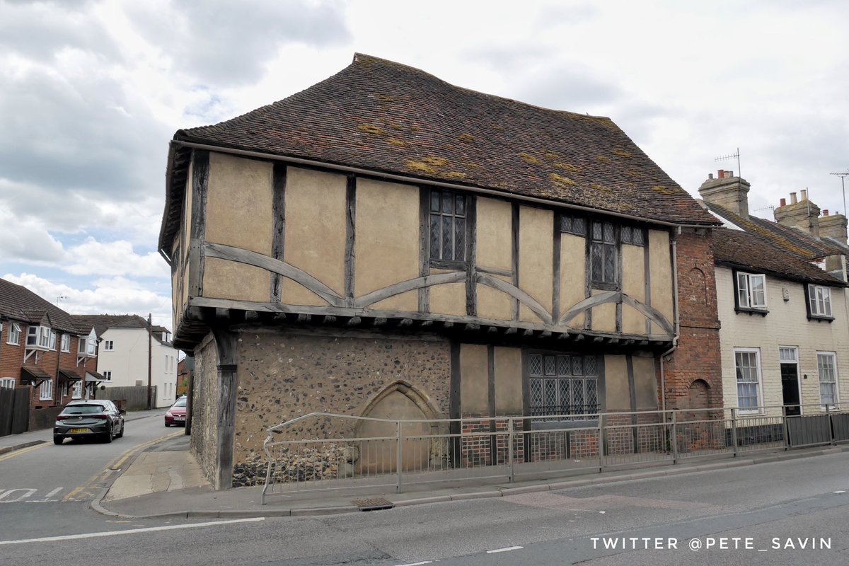 pete_savin's tweet photo. Surviving buildings of Maison Dieu pilgrims hostel founded in the 13th cent by Henry III sit alongside Walting Street roman road, Chaucer would have stayed on his way to #Canterbury, the complex was once in the hands of the Templars #Osringe https://t.co/PmVTriuVJR