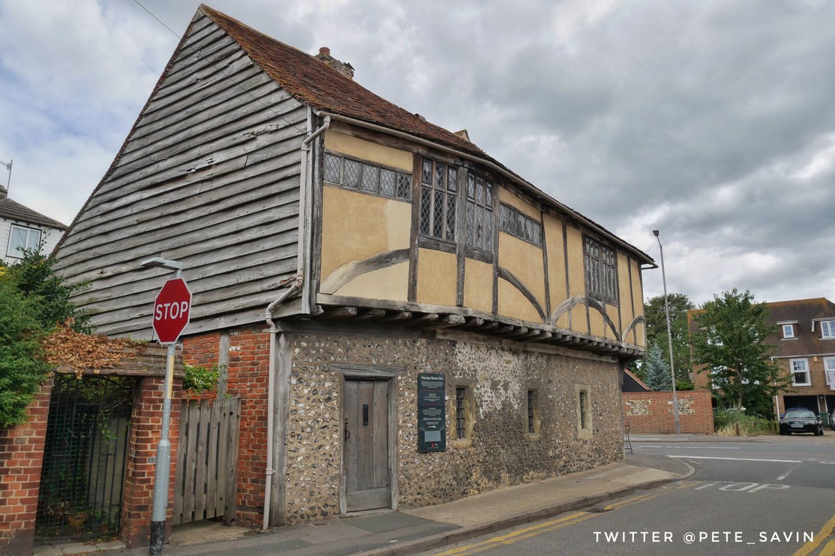 pete_savin's tweet photo. Surviving buildings of Maison Dieu pilgrims hostel founded in the 13th cent by Henry III sit alongside Walting Street roman road, Chaucer would have stayed on his way to #Canterbury, the complex was once in the hands of the Templars #Osringe https://t.co/PmVTriuVJR