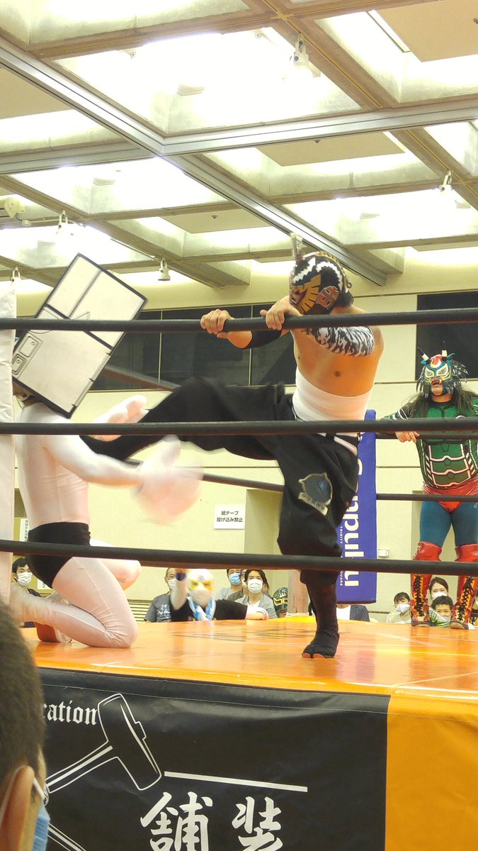 リュウ 2冠王者 7 12 愛媛プロレス 松山大会 第2試合 スペシャルタッグマッチ Cock Robin The Psycho Koshi Withブラッディ オレンジ Vs 間取り太郎 牛神ウシオニ キング 牛神様がダイビングヘッドで勝ちかと思いきや パートナーの間取りが