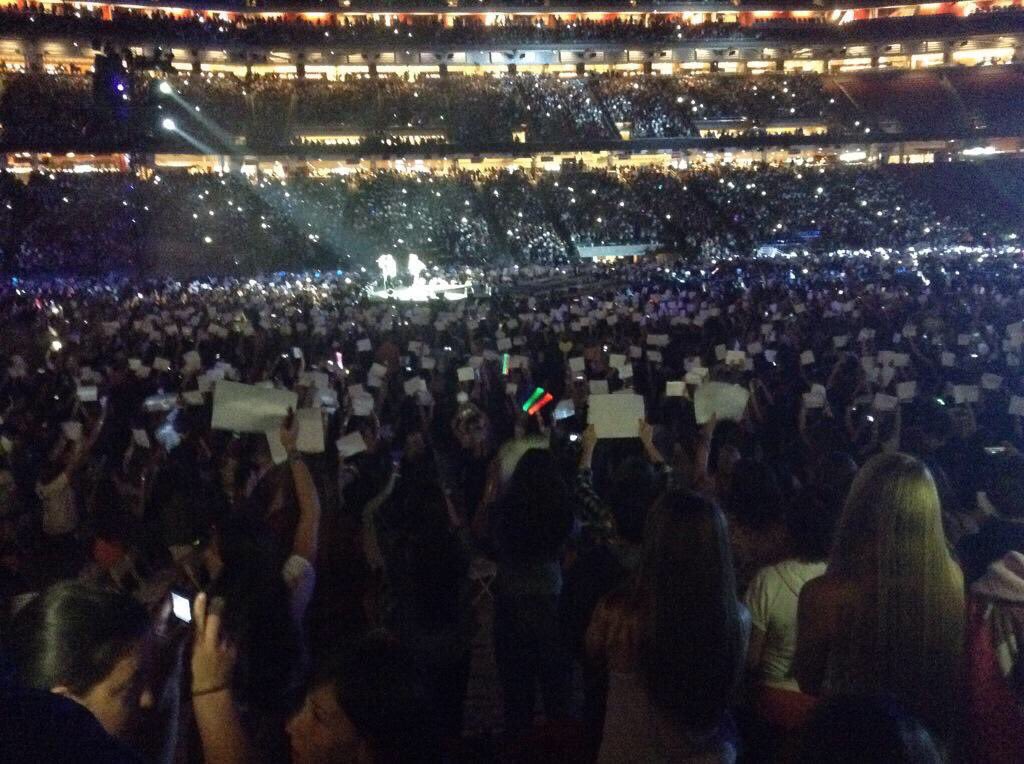 1DToursCA tweet media