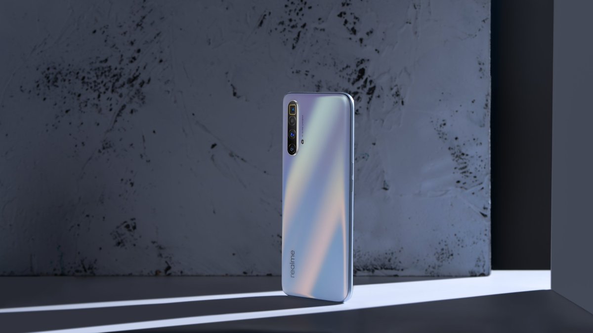 What does it feel to have an elegant design paired with a powerful beast inside? 
The #realmeX3SuperZoom is a complete definition of super flagship that is within reach!
Experience #SuperZoomSuperSpeed for only P24,990!
#realmeX3SuperZoom #flagshipsmartphone #ValueFlagship