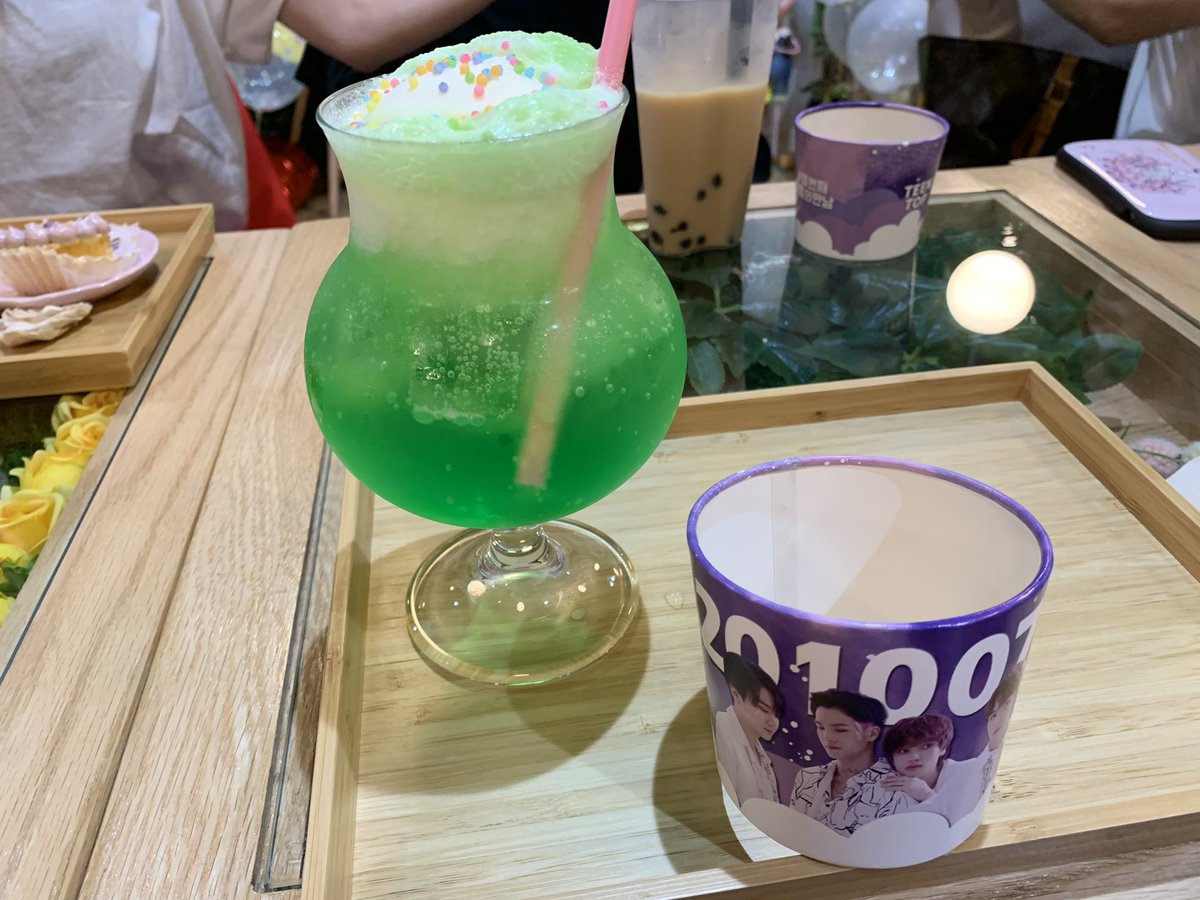 TEENTOPカフェイベント
3日間ありがとうございました！

飾り付けなどは今の時間で終了となりますがカップホルダーとトレカはまだ配布してます！

本当に楽しい3日間でした😆💜