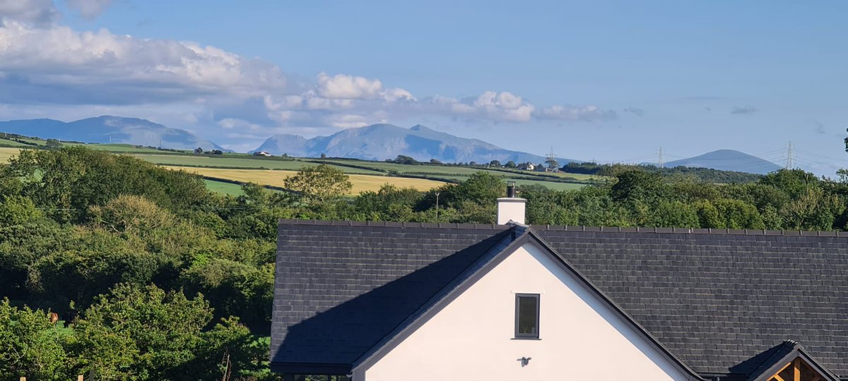 angleseyhome's tweet photo. Gorgeous view of Snowdon over the house today https://t.co/JXH1XzIyh8