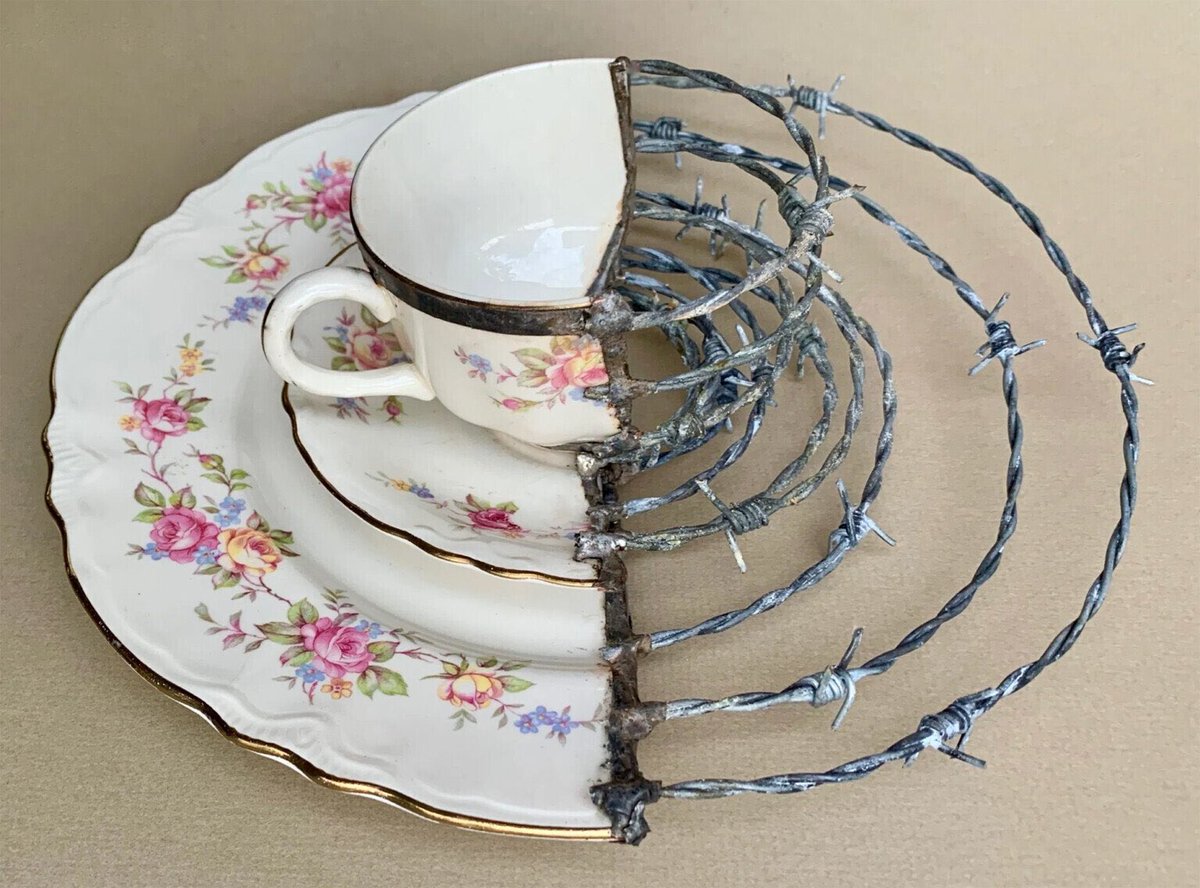 albertommoral's tweet photo. Glen Taylor reconstruye piezas de cerámica reinterpretando la milenaria técnica japonesa del Kintsugi #Art https://t.co/HSjUz4Wkyb
