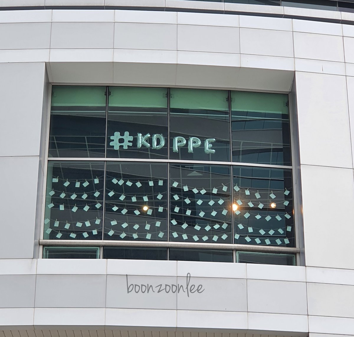 boonzoonlee's tweet photo. วันนี้ได้มาดู Gallery ที่ มศว. น่ารักทุกรูปเลย 🥰🎂🖤🐯🎁
"Projcet Happy Perth's Day 2020" (1)
#KDPPE
#PerthTanapon
#HappyPerthDay19th
#PerthDayfromUS
📌 Location : G23 Gallery,SWU
By : @ornvim / @spmpteam https://t.co/bsFYp5wGId