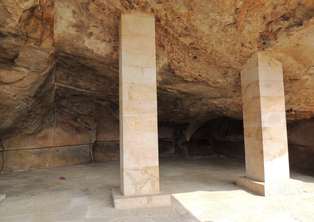 The inscription is a prashasti, or eulogy, written in the Brahmi script, and the language is a form of Prakrit. It is believed to be one of the earliest biographical sketches of a king in india. (2/4) Pic. Hathigumpha cave  #AksharArt  #ArtByTheLetter