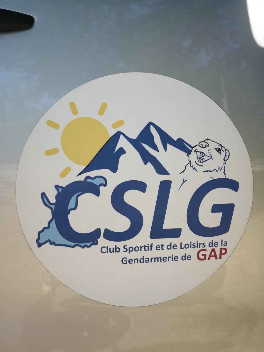 PoliceNat05's tweet photo. #AVotreServiceh24
#solidarité
#COVID19
@PoliceNationale
➡️ Les policiers de la DDSP05 sont heureux d offrir à la base de loisirs #CSLG de la #GendarmerieNationale à #SerresPoncon, un #pedistrigel hydro alcoolique fabriqué par nos policiers 👍🏻
Soutien, entraide, solidarité👮🏼👮🏾♂️ https://t.co/1Cj6GMBI6h