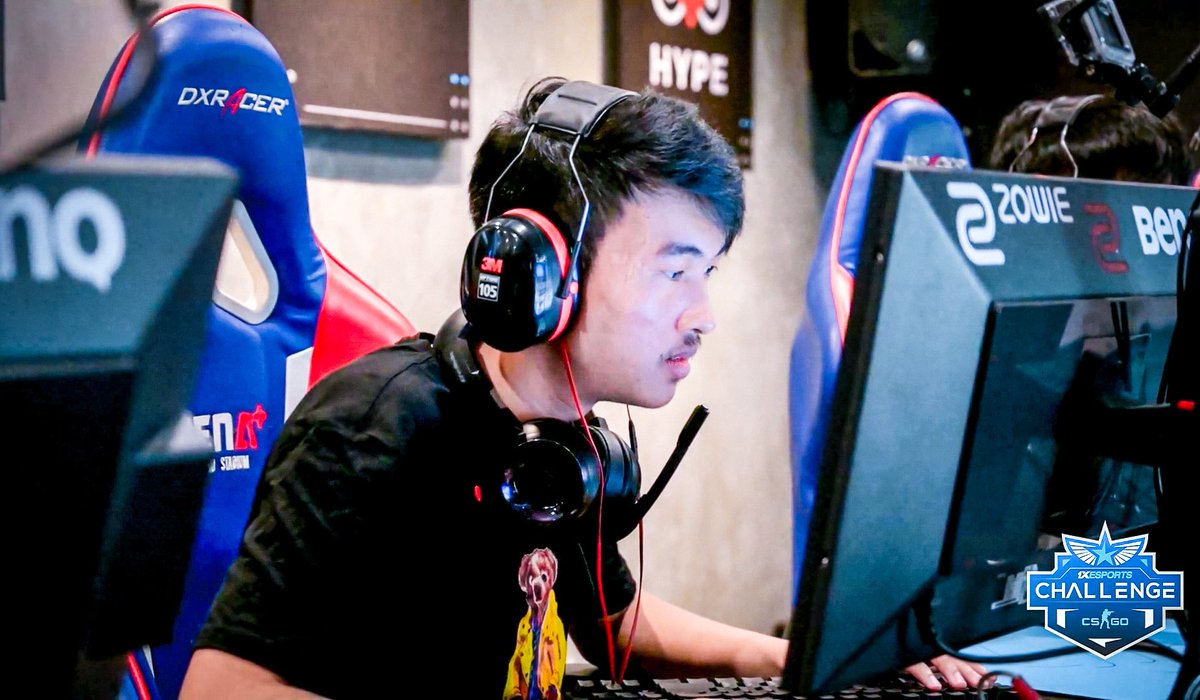 pattn1m's tweet photo. ฮานาก้าา วันนี้รอยยิ้มก็ยังสดใสอีกเช่นเคย คนอะไรทั้งน่ารักทั้งเท่ เมื่อวานใส่เสื้อขาวก็หล่อ วันนี้ใส่เสื้อสีดำก็ยังดูดี💓 แข่งวันนี้สนุกมากค้าบ
#CigaretteSKla https://t.co/awGMb9u2fU