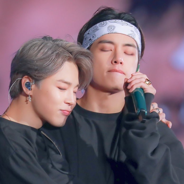 mollajoon's tweet photo. “Everyone needs a jimin in their life” — a thread https://t.co/0TyMkhDgDo